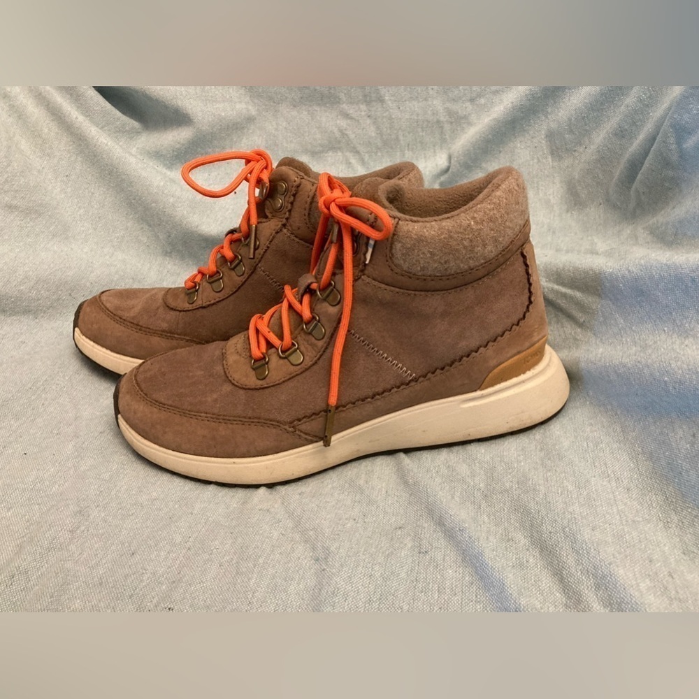 EUC Toms Cascada Tan Taupe Leather Lace Up Hiking Boot Womens 7 - Picture 6 of 7